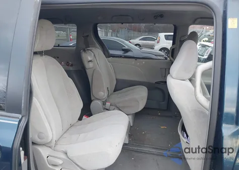 2011 Toyota Sienna Le V6 z USA, uszkodzony, nr VIN 5TDKK3DC8BS014978